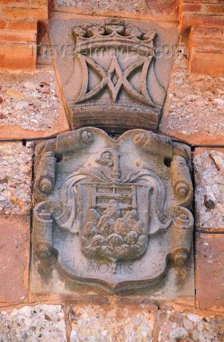 catalon40: Montserrat, Catalonia: coat of arms with a hills and a saw, illustrating the name Montserrat - Montserrat monastery - photo by M.Torres - (c) Travel-Images.com - Stock Photography agency - Image Bank