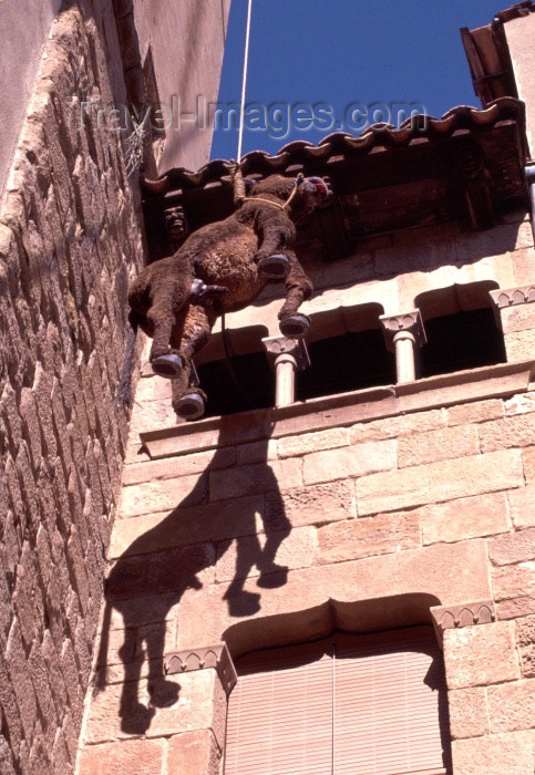 catalon51: Catalonia / Catalunya - Spain - Solsona, Solsonès, Lleida province: hanging a donkey - carnival - photo by F.Rigaud - (c) Travel-Images.com - Stock Photography agency - Image Bank