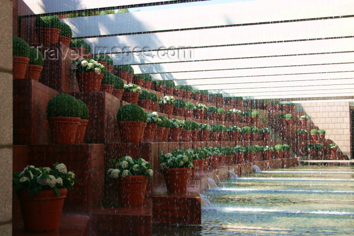 catalon57: Catalonia - Barcelona: flower vases and artificial rain - photo by C.Blam - (c) Travel-Images.com - Stock Photography agency - Image Bank