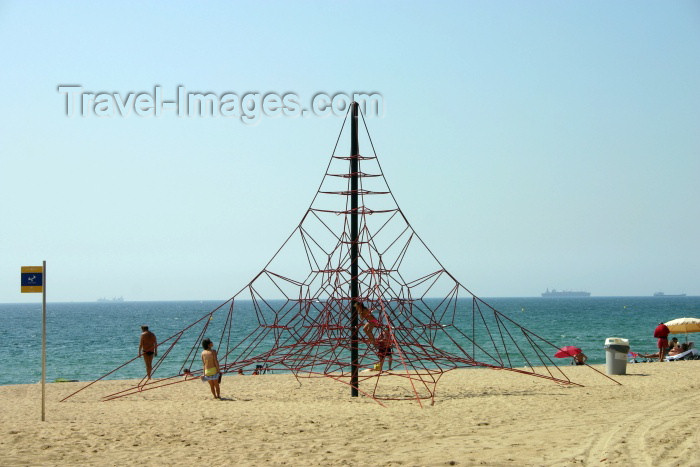 catalon58: Catalonia - Barcelona: web on the beach - climbing structure - leisure area at Platja de la Barceloneta - photo by C.Blam - (c) Travel-Images.com - Stock Photography agency - Image Bank