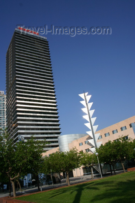 catalon63: Catalonia - Barcelona: rising high - Mapfre tower- skyscraper in the Villa Olímpica - Carrer de la Marina, Sant Martí - architects Iñigo Ortiz and Enrique León - Barceloneta - photo by C.Blam - (c) Travel-Images.com - Stock Photography agency - Image Bank