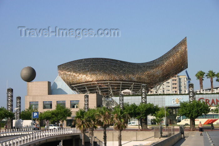 catalon64: Catalonia - Barcelona: architecture with an attitude - Vila Olimpica - Pescado / Peix / fish by Frank O. Gehry - metal sculpture - Port Olimpic Promenade - Barceloneta - photo by C.Blam - (c) Travel-Images.com - Stock Photography agency - Image Bank