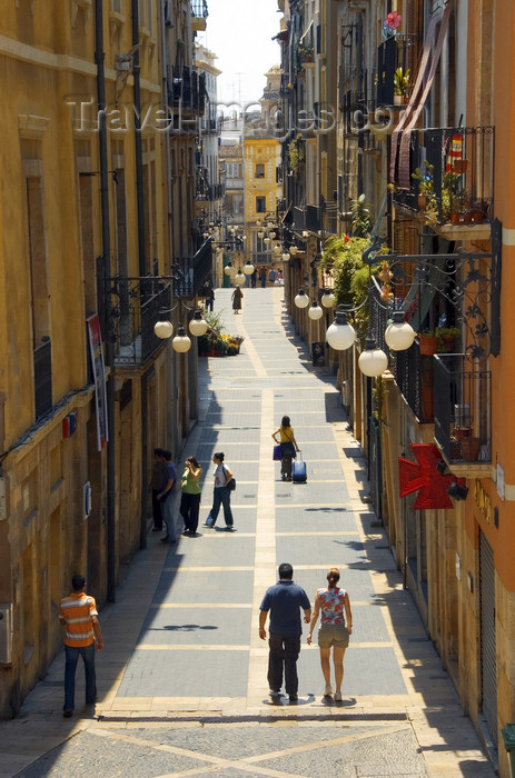 catalon67: Tarragona, Catalonia: pedestrian street in the old city - photo by B.Henry - (c) Travel-Images.com - Stock Photography agency - Image Bank