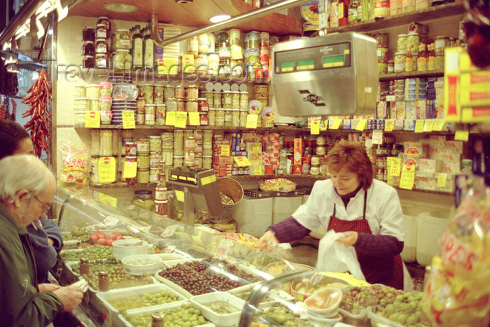 catalon69: Catalonia - Barcelona: buying olives at the Mercat St. Josep / St. Josep Market - photo by M.Bergsma - (c) Travel-Images.com - Stock Photography agency - Image Bank