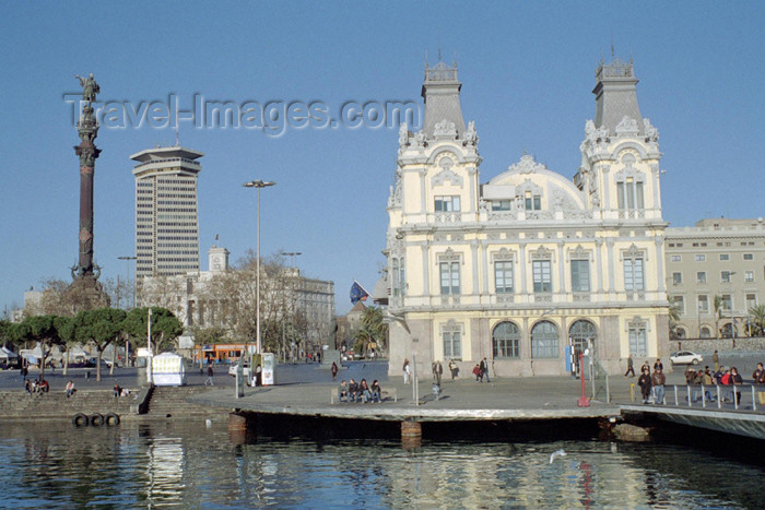 catalon75: Catalonia - Barcelona: view from the marina - Portal de la Pau - Port of Barcelona building - Customs house, Colon statue and Colon building - photo by M.Bergsma - (c) Travel-Images.com - Stock Photography agency - Image Bank