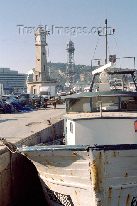 catalon94: Catalonia - Spain - Barcelona: rusting hull - the marina - photo by M.Bergsma - (c) Travel-Images.com - Stock Photography agency - Image Bank