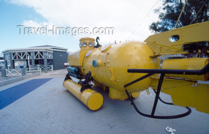 cayman22: Cayman Islands - Grand Cayman - George Town - yellow submarine - photo by F.Rigaud - (c) Travel-Images.com - Stock Photography agency - Image Bank