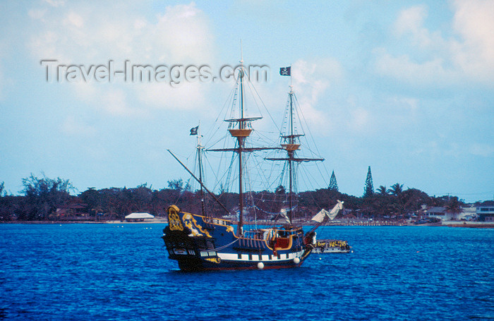 cayman23: Cayman Islands - Grand Cayman - West Bay - Pirate ship - photo by F.Rigaud - (c) Travel-Images.com - Stock Photography agency - Image Bank