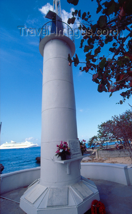 cayman24: Cayman Islands - Grand Cayman - George Town - seafarers memorial adjacent to the Port Authority, a lighthouse overlooking the harbor - photo by F.Rigaud - (c) Travel-Images.com - Stock Photography agency - Image Bank