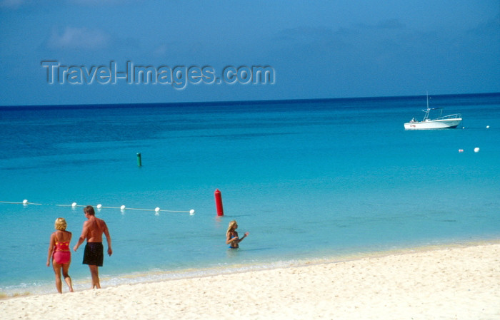 cayman5: Grand Cayman - Grand Cayman: Seven Mile beach - 7 Mile Beach - heaven in a tax heaven - photo by F.Rigaud - (c) Travel-Images.com - Stock Photography agency - Image Bank