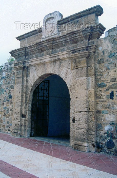 ceuta1: Ceuta: San Luis gate - the Portuguese fortress - European Union in Africa / Porta maneirista na fortalesa Portuguesa - Porta de São Luis / Puerta de San Luis - photo by M.Torres - (c) Travel-Images.com - Stock Photography agency - Image Bank