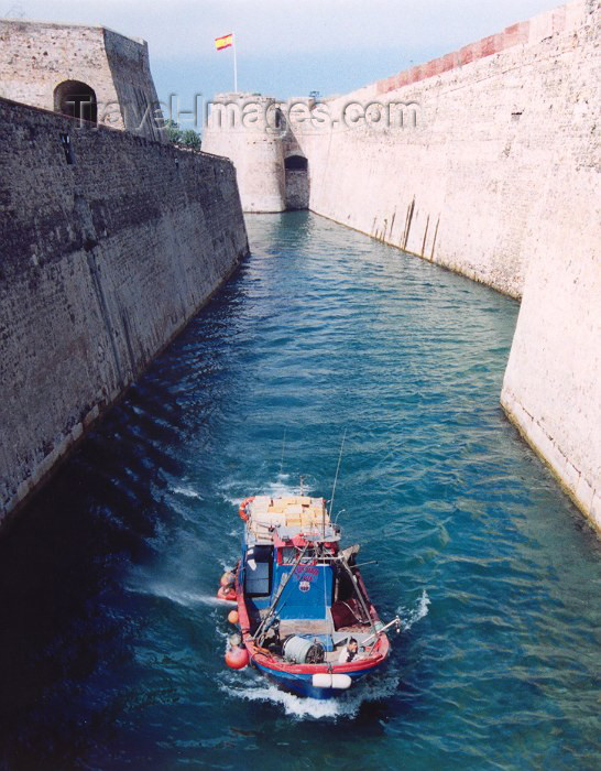 ceuta11: Spain - Ceuta: St Philip canal - Mediterranean side - moat / Fosso de São Filipe, extremo Sul - fortaleza Portuguesa / Canal de San Filipe - Murallas Reales - photo by M.Torres - (c) Travel-Images.com - Stock Photography agency - Image Bank