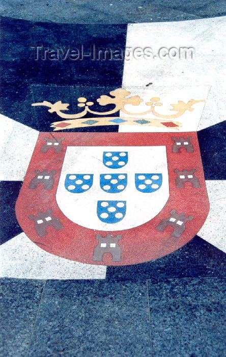 ceuta14: Ceuta: Portuguese heraldic in granite / Heraldica Portuguesa em granito / Armas de Portugal - Plaza de Africa - photo by M.Torres - (c) Travel-Images.com - Stock Photography agency - Image Bank