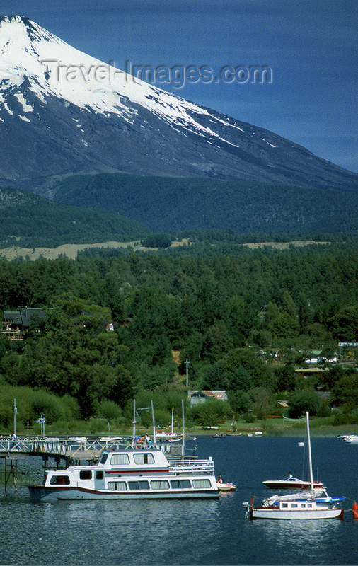 chile101: Araucanía Region, Chile - Lake Villarica: forest and partial view of Villarica volcano, Villarica NP - photo by Y.Baby - (c) Travel-Images.com - Stock Photography agency - Image Bank