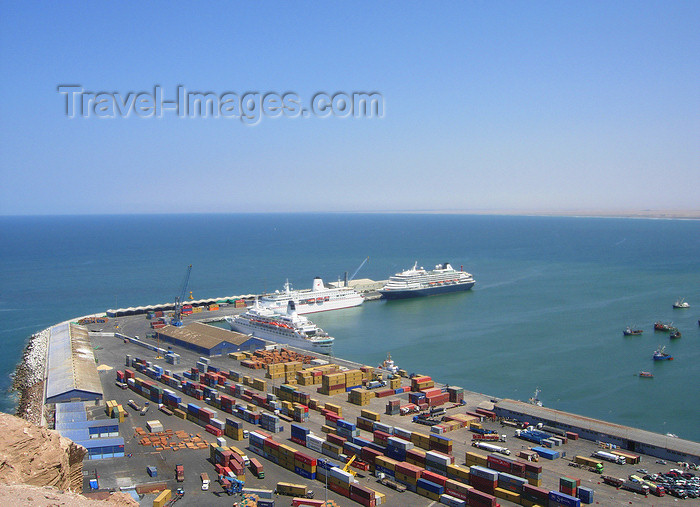 chile113: Chile - Arica: scenic view of the port - container terminal and cruise ships - Puerto de Arica - photo by D.Smith - (c) Travel-Images.com - Stock Photography agency - Image Bank