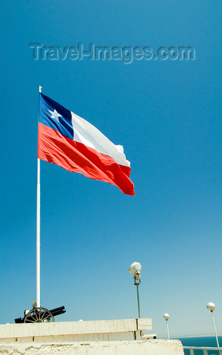 chile115: Chile - Arica: Chilean flag - 'the Lone Star' - unknown soldier monument - Morro de Arica - bandera de Chile 'La estrella solitaria' - photo by D.Smith - (c) Travel-Images.com - Stock Photography agency - Image Bank