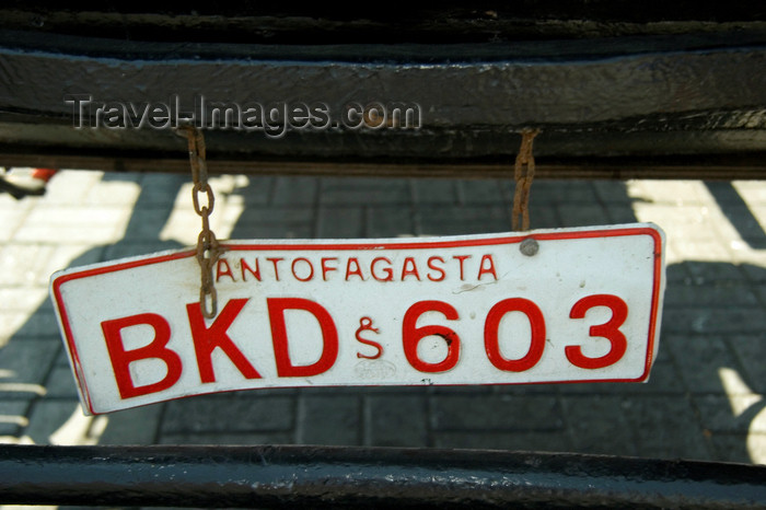 chile127: Antofagasta, Chile: close-up view of a license plate - landau | placa de un coche de caballos - photo by D.Smith - (c) Travel-Images.com - Stock Photography agency - Image Bank