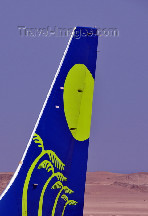 chile135: Iquique, Tarapacá Region, Chile: IQQ airport - sun and palms over the desert - tail of Sky Airline Boeing 737-230Adv CC-CTF (cn 22122721) - photo by M.Torres - (c) Travel-Images.com - Stock Photography agency - Image Bank