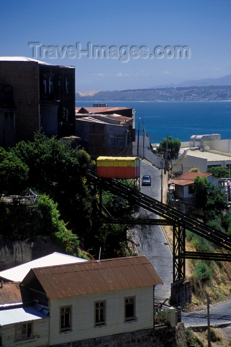 chile169: Valparaíso, Chile: one of the ‘Ascensores’, funicular railways which transport people up and down the hills of  Valparaíso - photo by C.Lovell - (c) Travel-Images.com - Stock Photography agency - Image Bank