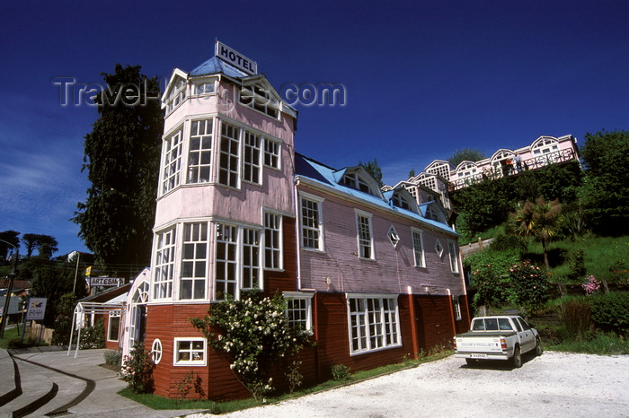 chile200: Castro, Chiloé island, Los Lagos Region, Chile: charming pink hotel with a unique multilevel design is very Chilote - Hotel Unicorno Azul – Costanera, Av. Pedro Montt - photo by C.Lovell - (c) Travel-Images.com - Stock Photography agency - Image Bank