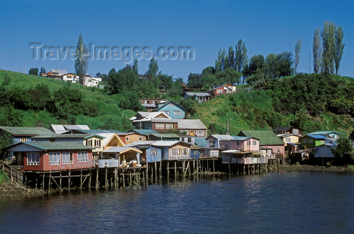 chile21: Castro, Chiloé island, Los Lagos Region, Chile: living over the water - ‘palafitos’, traditional houses on stilts on the Castro fjord - Archipiélago de Chiloé - photo by C.Lovell - (c) Travel-Images.com - Stock Photography agency - Image Bank