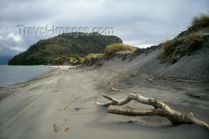 chile227: Anihue Bay, Aisén region, Chile: isthmus and Pacific Ocean beach - temperate rain forest of northern Patagonia - photo by C.Lovell - (c) Travel-Images.com - Stock Photography agency - Image Bank