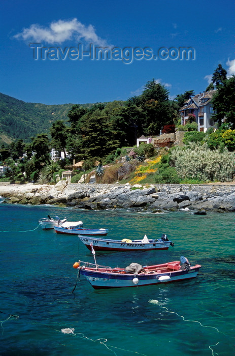 chile23: Zapallar, Valparaíso region, Chile: mansions and fishing boats at anchor – transparent waters of the Pacific Ocean - photo by C.Lovell - (c) Travel-Images.com - Stock Photography agency - Image Bank