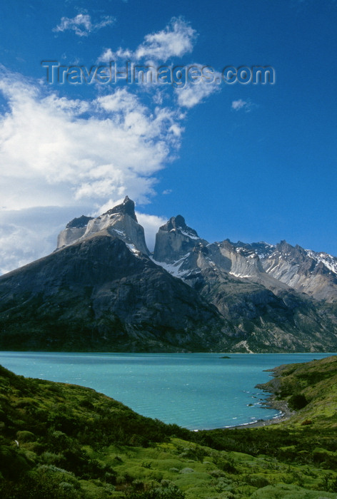 chile252: Torres del Paine National Park, Magallanes region, Chile: Cuernos del Paine - the Horns of Paine with Lake Nordenskjöld in the foreground – the park was once part of a large sheep estancia - Chilean Patagonia - photo by C.Lovell - (c) Travel-Images.com - Stock Photography agency - Image Bank