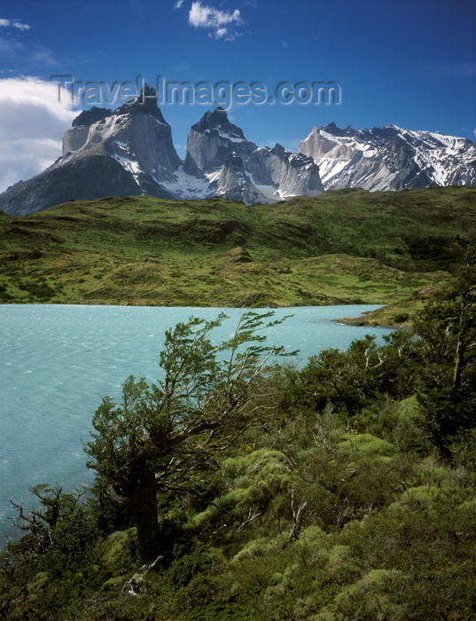 chile280: Torres del Paine National Park, Magallanes region, Chile: Cuernos del Paine - the Horns of Paine peaks seen from above Lake Nordenskjöld – Chilean Patagonia - photo by C.Lovell - (c) Travel-Images.com - Stock Photography agency - Image Bank