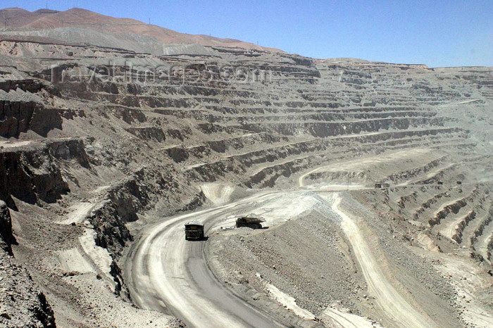 chile29: Chile - Calama (Antofagasta region): open air copper mine - spiral of dust - photo by N.Cabana - (c) Travel-Images.com - Stock Photography agency - Image Bank