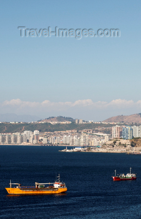 chile291: Valparaíso, Chile: harbour view - the Amatista - photo by P.Jolivet - (c) Travel-Images.com - Stock Photography agency - Image Bank