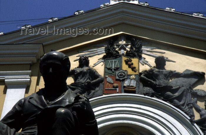 chile31: Chile - Santiago: coat of arms of the University of Chile and statue of Andrés Bello, its founder and first principal | escudo de Universidad de Chile y estatua de Andrés Bello, primer rector - Casa de Bello - photo by W.Schipper - (c) Travel-Images.com - Stock Photography agency - Image Bank