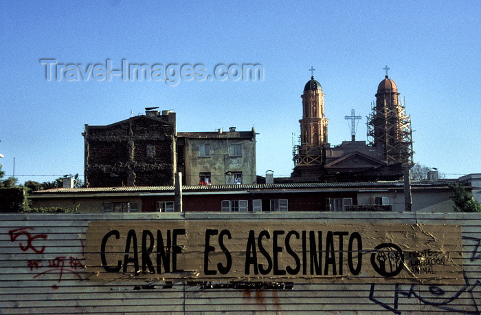 chile32: Chile - Santiago: 'meat is murder' - vegetarian graffiti | 'carne es asesinato' - grafito vegetariano - photo by W.Schipper - (c) Travel-Images.com - Stock Photography agency - Image Bank