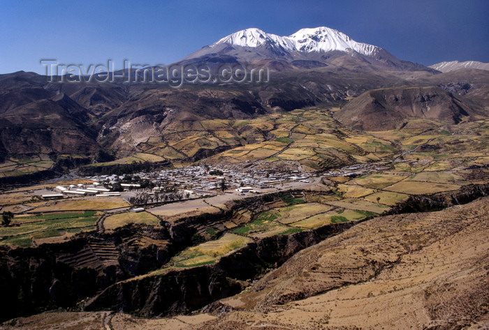 chile53: Putre, Arica and Parinacota region, Chile: this Aymara village sits at 11,400 feet elevation on the outskirts of Lauca National Park - summits of Mount Taapaca - Andes - Northern Chile - photo by C.Lovell - (c) Travel-Images.com - Stock Photography agency - Image Bank