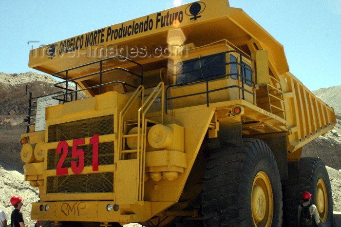 chile67: Chile - Calama  (Antofagasta region): giant truck in the copper mine - mining machinery - Codelco Norte - photo by N.Cabana - (c) Travel-Images.com - Stock Photography agency - Image Bank