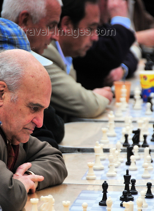 chile7: Santiago de Chile: Plaza de Armas - chess players - photo by M.Torres - (c) Travel-Images.com - Stock Photography agency - Image Bank