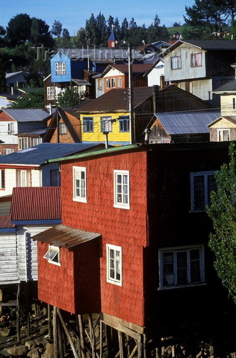 chile78: Castro, Chiloé island, Los Lagos Region, Chile: ‘palafitos’, shingled houses on stilts - Chilotan architecture - photo by C.Lovell - (c) Travel-Images.com - Stock Photography agency - Image Bank