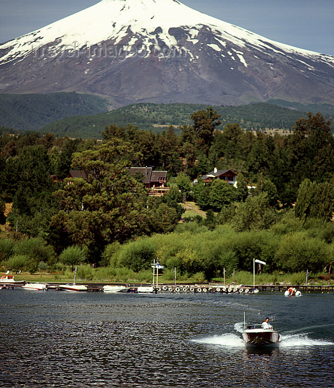 chile98: Araucanía Region, Chile - Lake Villarica: boat and view of Villarica volcano, Villarica NP - photo by Y.Baby - (c) Travel-Images.com - Stock Photography agency - Image Bank