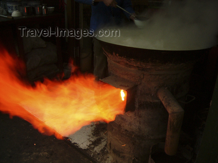 china192: China - Xi'an  (capital of Shaanxi province): furnace - flames - (c) Travel-Images.com - Stock Photography agency - Image Bank