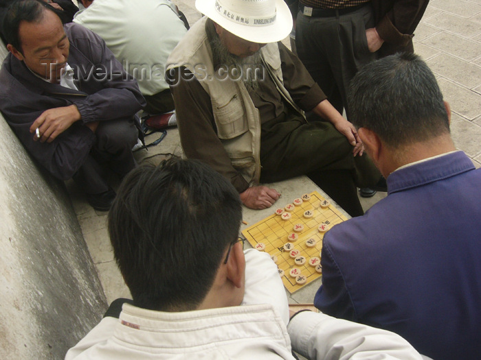 china224: Kunming, Yunnan Province, China: men playing Draughts, seen from above - photo by M.Samper - (c) Travel-Images.com - Stock Photography agency - Image Bank