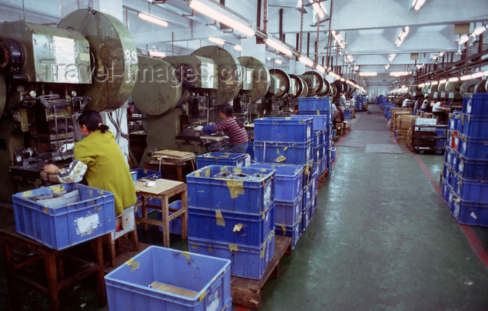 china255: Dongguan, Guangdong province, China: Chinese factory workers - line of machines - photo by B.Henry - (c) Travel-Images.com - Stock Photography agency - Image Bank