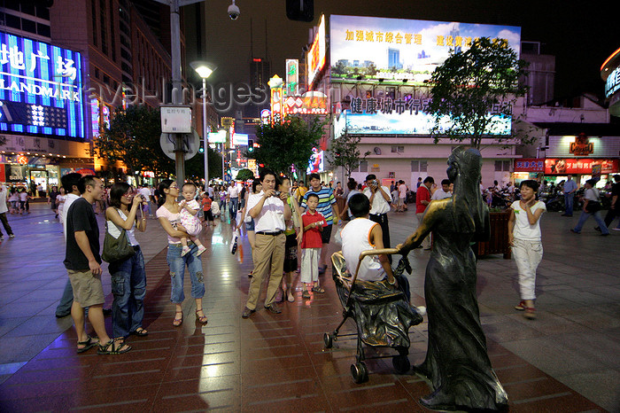 china265: Shanghai, China: Nanjing Road - night view - photo by Y.Xu - (c) Travel-Images.com - Stock Photography agency - Image Bank