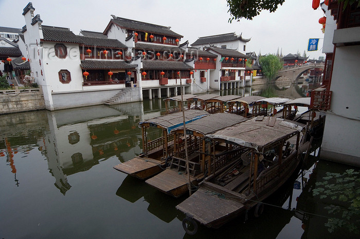 china268: Shanghai, China: Old Qibao town - Minhang District - boats and facades - photo by Y.Xu - (c) Travel-Images.com - Stock Photography agency - Image Bank