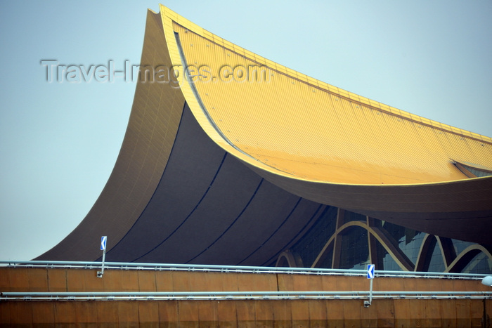 china279: Kunming, Yunnan Province, China: Kunming Changshui International Airport - main terminal with a golden roof inpired in traditional Chinese architecture -  designed by SOM with engineering by Arup - photo by M.Torres - (c) Travel-Images.com - Stock Photography agency - Image Bank