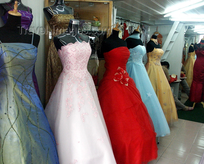 china67: China - Shanghai / SHA: wedding gown shop - bridal shop - fashion - photo by G.Friedman - (c) Travel-Images.com - Stock Photography agency - Image Bank