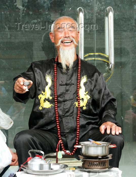 china68: China - Shanghai / SHA: happy old man drinking tea - photo by G.Friedman - (c) Travel-Images.com - Stock Photography agency - Image Bank