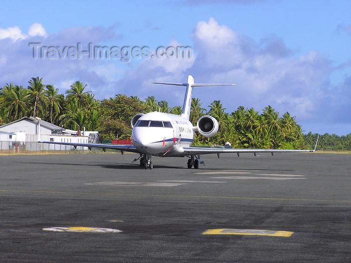 cocos-islands1: Cocos islands / Keeling islands / XKK: West or Ross island - Challenger Jet, used to ferry Australian VIPs to Cocos and Keeling Islands - aircraft - airliner - airport - photo by Air West Coast - (c) Travel-Images.com - Stock Photography agency - Image Bank