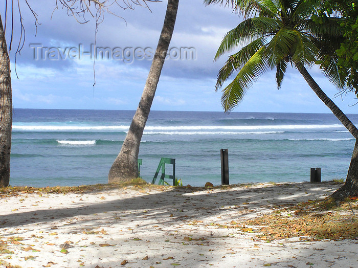 cocos-islands4: Cocos islands / Keeling islands / XKK - West Island: tropical beach - looking west - photo by Air West Coast - (c) Travel-Images.com - Stock Photography agency - Image Bank