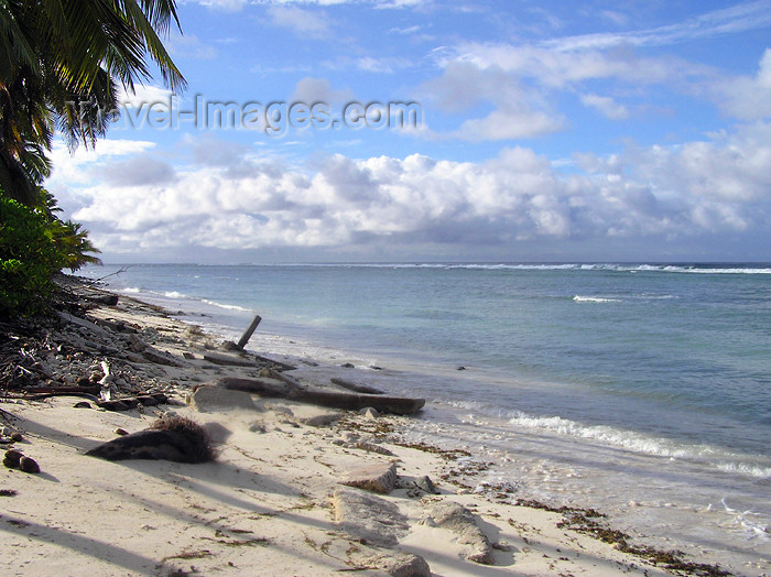 cocos-islands7: Cocos islands / Keeling islands / XKK - West Island: beach - looking south - photo by Air West Coast - (c) Travel-Images.com - Stock Photography agency - Image Bank