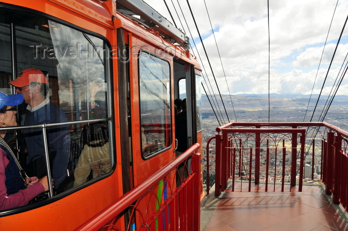 colombia109: Bogotá, Colombia: Monserrate cable car waits for the last passenger - cableway system designed by the swiss company Von Roll - Monserrate Hill - Teleférico a Monserrate - Santa Fe - photo by M.Torres - (c) Travel-Images.com - Stock Photography agency - Image Bank